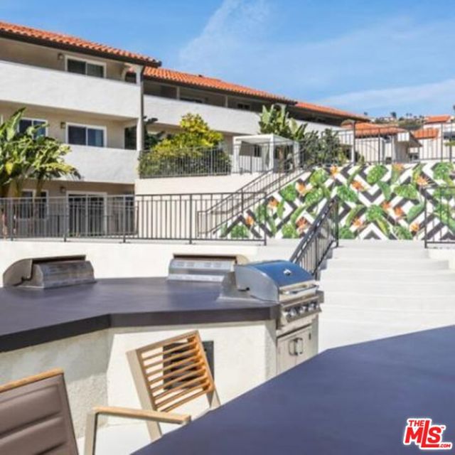 6600 Beachview Drive, Rancho Palos Verdes CA: https://media.crmls.org/mediaz/2ca57cde-f114-4b6b-b173-b624dc3812fb.jpg