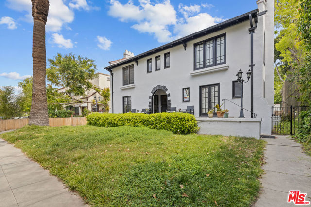 2406 3rd Avenue, Los Angeles CA: https://media.crmls.org/mediaz/2ca5d8d6-46ce-452b-9c54-3136f7772d7c.jpg