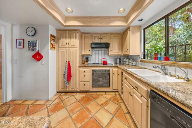 521 E Anapamu Street, Santa Barbara CA: https://media.crmls.org/mediaz/2ca5f3ba-d29e-450b-be25-4c45d4ccd8a3.jpg