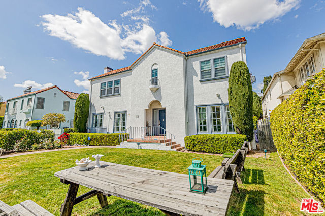 821 Lorraine Boulevard, Los Angeles CA: https://media.crmls.org/mediaz/2ca616cd-d01e-45f2-8364-1dbe4f82342f.jpg