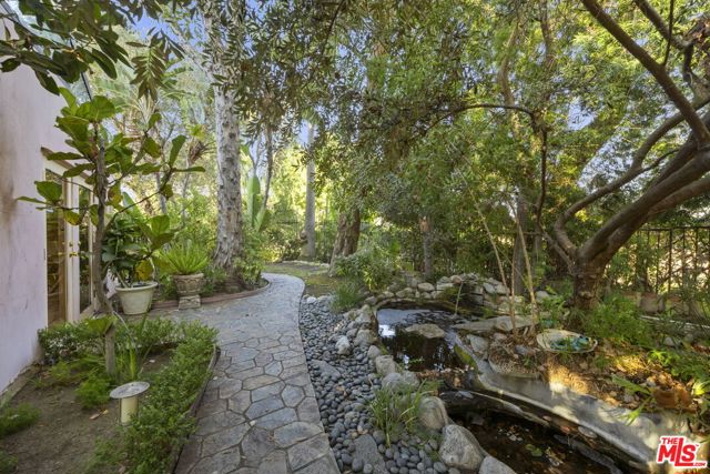 2980 Hollyridge Drive, Los Angeles CA: https://media.crmls.org/mediaz/2ca67843-60dd-4e52-a1c0-4d17683d9e87.jpg