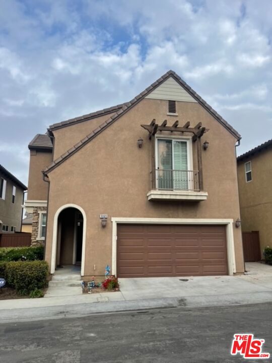 9009 S Calvin Way, Inglewood CA: https://media.crmls.org/mediaz/2ca6a356-356d-4b50-9dc0-08fef9c8a7b6.jpg