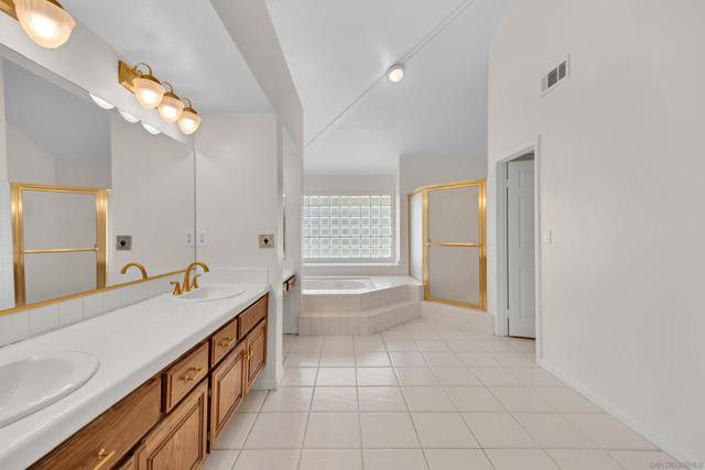 15235 Crestview Ct, Poway CA: https://media.crmls.org/mediaz/2ca7a502-4859-41e8-9b90-f22ee999ae81.jpg
