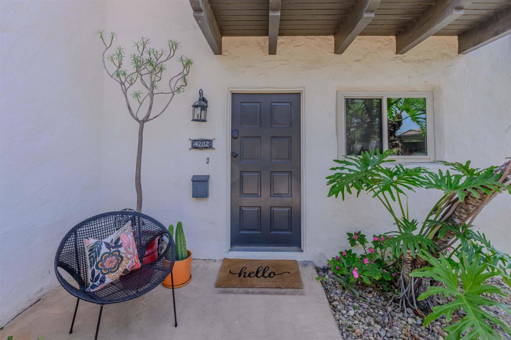 4202 Loma Riviera Ln - photo 2