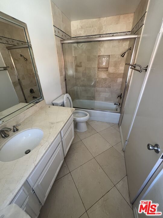 1654 Michael Lane, Pacific Palisades CA: https://media.crmls.org/mediaz/2ca80d51-24a4-43ef-8ee9-4046c65f3280.jpg