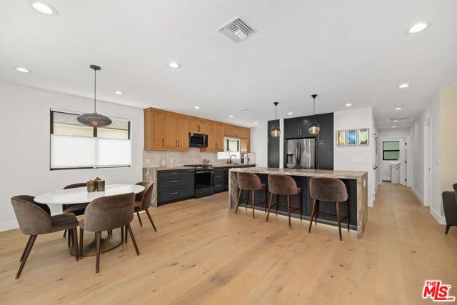 3635 Wesley Street photo 7