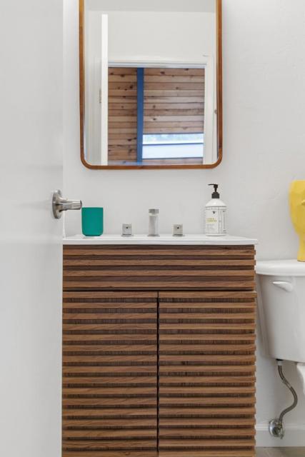 2343 Arrowhead Drive, Oakland CA: https://media.crmls.org/mediaz/2ca8e3d5-082c-417e-aa8c-85d081423a7b.jpg