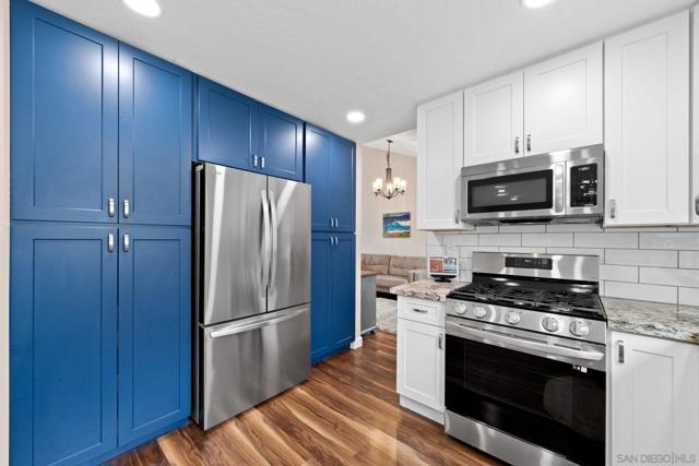 10424 Nubbin Ct, Santee CA: https://media.crmls.org/mediaz/2ca90e37-b45d-4742-9b85-9c6834e28a26.jpg