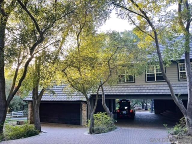 45455 Lorenz Ln, Temecula CA: https://media.crmls.org/mediaz/2ca91bb7-feca-449a-89ba-440dea87dd03.jpg