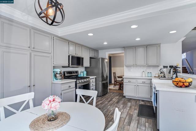 2057 Rapallo Way, Bay Point CA: https://media.crmls.org/mediaz/2ca92de6-cefa-4122-b636-97830978e371.jpg