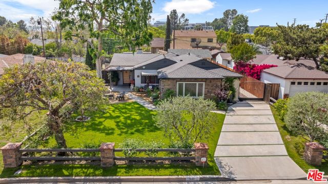 521 S Parish Place, Burbank CA: https://media.crmls.org/mediaz/2ca9dbc1-0d9c-42ae-9c6b-911dacfd2393.jpg