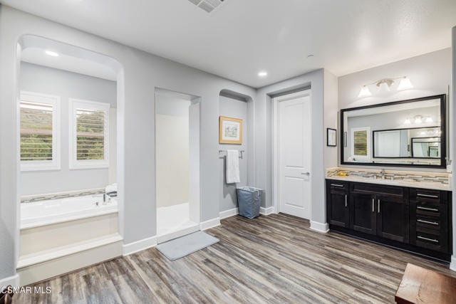 6923 Ridgemark Court, Moorpark CA: https://media.crmls.org/mediaz/2caa751a-3c9f-4e27-9be1-ea4b3b475d2c.jpg