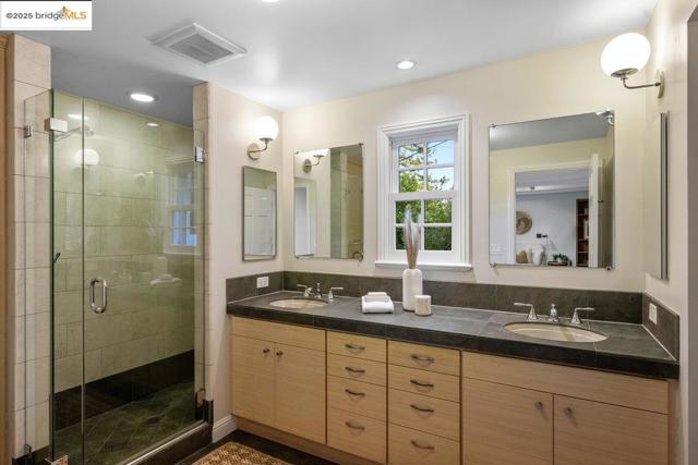 6452 Ascot Dr, Oakland CA: https://media.crmls.org/mediaz/2cabc2c7-8b54-4f2f-ad8a-393c21da3cba.jpg