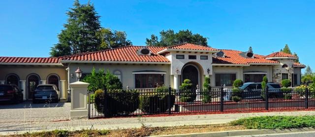 14111 Chester Avenue, Saratoga CA: https://media.crmls.org/mediaz/2cabca78-bf8a-4b3b-a100-b7b4d10392c6.jpg