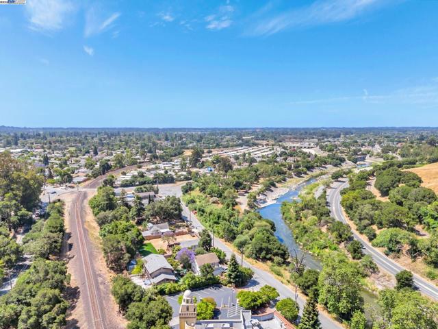 865 Old Canyon Road, Fremont CA: https://media.crmls.org/mediaz/2cabccd8-d844-4c0b-830b-eac1c4f87ce9.jpg