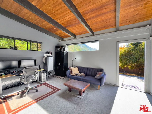 22012 Topanga School Road, Topanga CA: https://media.crmls.org/mediaz/2cac2641-f7fd-4a8d-98e8-75b76e767e9d.jpg