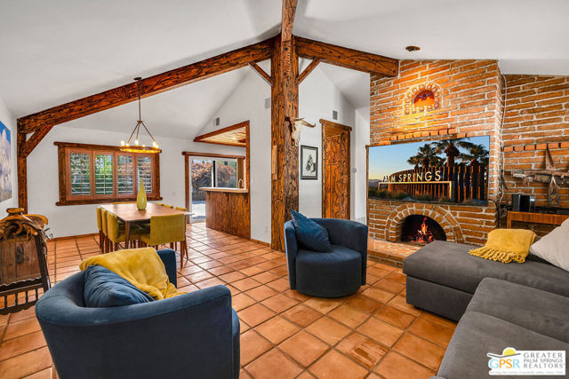 525 W Sunshine Circle, Palm Springs, CA 92264
