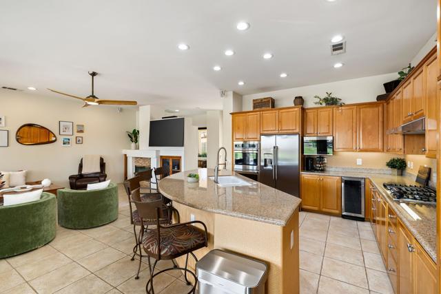 80305 Cedar, La Quinta CA: https://media.crmls.org/mediaz/2cacc9a7-7fdf-40bc-899b-cb445968fed6.jpg