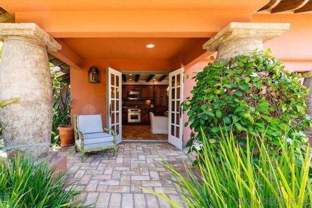 17116 Paseo Hermosa, Rancho Santa Fe CA: https://media.crmls.org/mediaz/2cadaf14-b21a-4d23-9c08-98f8e67384b1.jpg