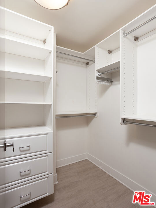 6067 W Studio Court, Los Angeles CA: https://media.crmls.org/mediaz/2cadafb3-607f-425a-a2db-4dead8728c3f.jpg