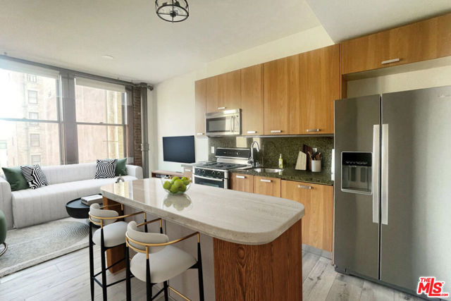 460 S Spring Street, Los Angeles CA: https://media.crmls.org/mediaz/2cae1986-9b05-44c5-9f87-d74d4bdf09f8.jpg