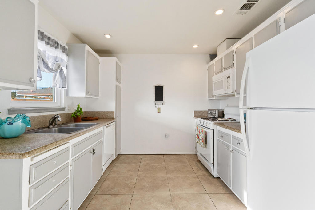 MLS #219138021DA image #3