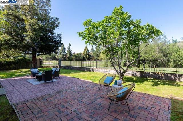Image 33 of 46 For 220 Bridgehead Ln