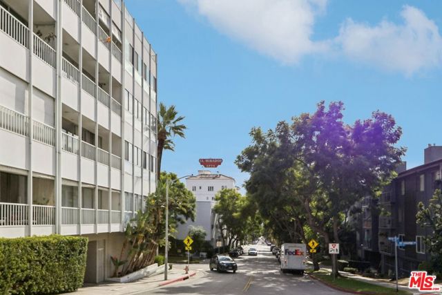 1400 N Sweetzer Avenue, West Hollywood CA: https://media.crmls.org/mediaz/2caf24c2-1c13-43a4-84cd-fb210b5b7d68.jpg