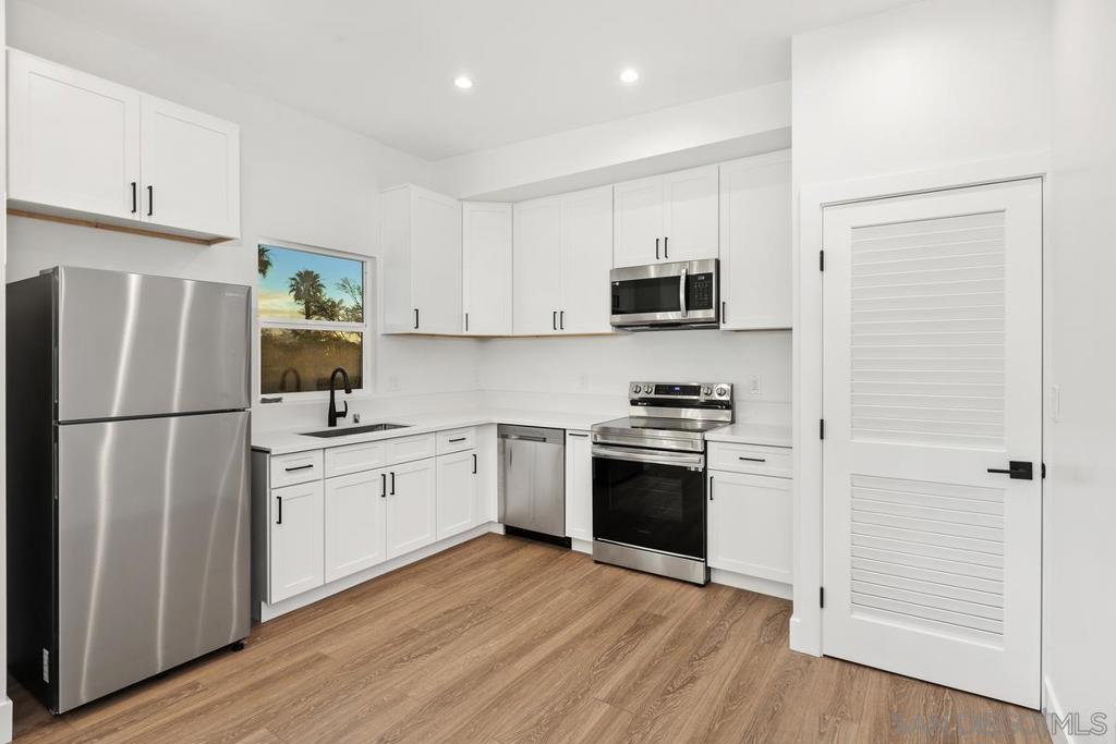 MLS #250036132SD image #9