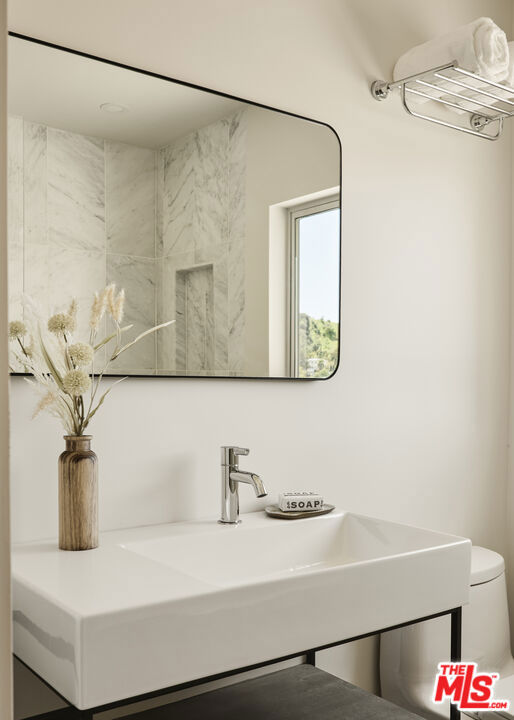 17155 Clemons Drive, Encino CA: https://media.crmls.org/mediaz/2cafe97c-0aed-48c9-90b6-db6d6f035361.jpg