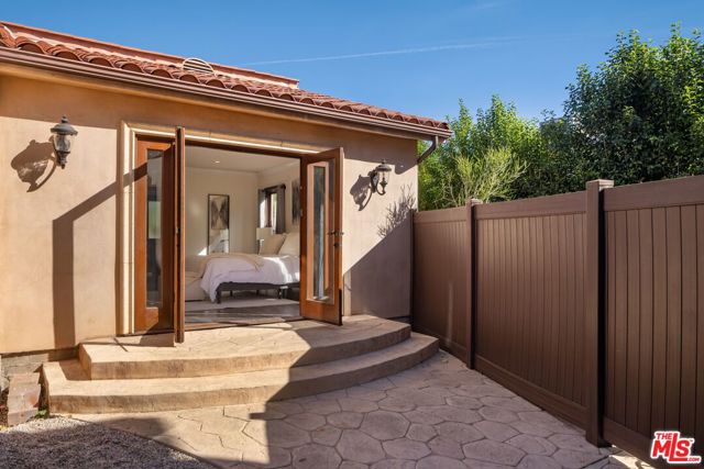 13800 Erwin Street photo 15