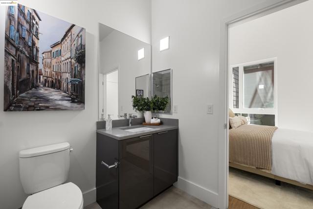 1545 32nd St, Oakland CA: https://media.crmls.org/mediaz/2cb08e2b-6c85-4022-87d6-ea96d616cd21.jpg