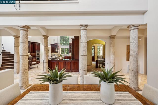 3711 Northgate Woods Court, Walnut Creek CA: https://media.crmls.org/mediaz/2cb0f02c-faf0-49f7-b654-62e5f8048cfd.jpg