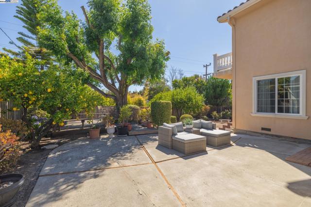 42001 Via San Gabriel, Fremont CA: https://media.crmls.org/mediaz/2cb1359b-845f-4f9c-98ba-6719d82d733e.jpg