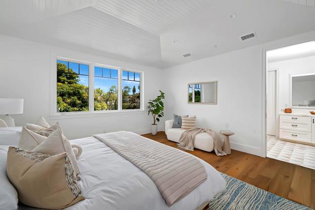 461 Country Club Ln, Coronado CA: https://media.crmls.org/mediaz/2cb17e11-fde8-4616-8cc0-55acbaeab1bf.jpg