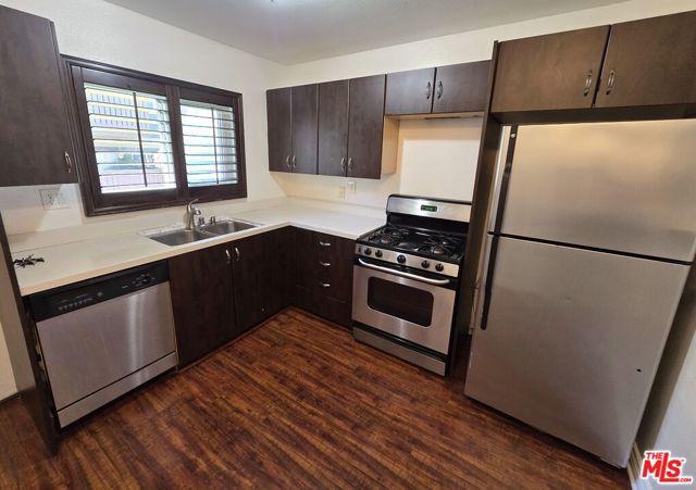 18350 Hatteras Street, Tarzana CA: https://media.crmls.org/mediaz/2cb1a927-abb2-4059-a376-d8cb2dbe068a.jpg