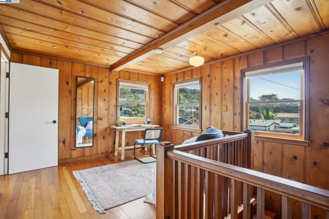 400 Paloma Ave, Pacifica CA: https://media.crmls.org/mediaz/2cb1c817-3a28-4946-9086-bf22cba76021.jpg
