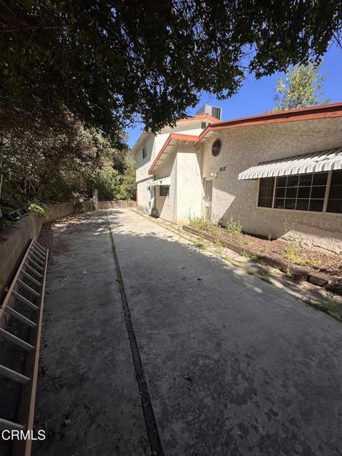 4800 Topeka Drive, Tarzana CA: https://media.crmls.org/mediaz/2cb21750-79d2-4a60-bd75-bf795fe7ca82.jpg