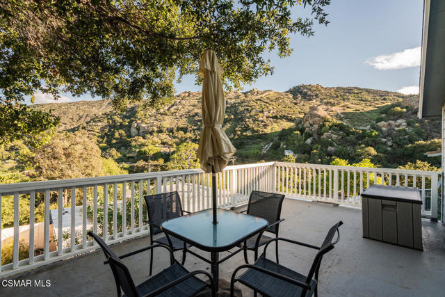 1088 Alta Vista Road, Simi Valley CA: https://media.crmls.org/mediaz/2cb23176-33fd-412f-8efb-cbf9d7d5c89e.jpg