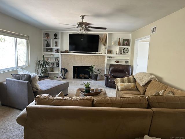 1190 Robertson Dr, Escondido CA: https://media.crmls.org/mediaz/2cb23b38-2d17-43bc-906b-2c29b6fafba7.jpg