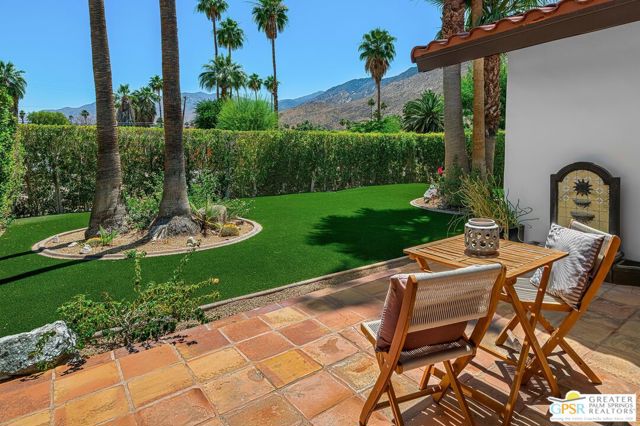284 E Ocotillo Avenue, Palm Springs CA: https://media.crmls.org/mediaz/2cb242b7-9593-42ce-bd13-b089bc5d3a2b.jpg
