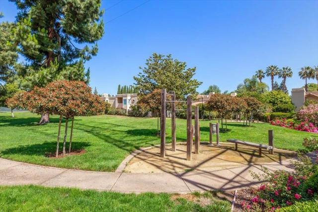 1190 Maria Privada, Mountain View CA: https://media.crmls.org/mediaz/2cb25188-1abf-4dfc-8a98-52dde8369c18.jpg