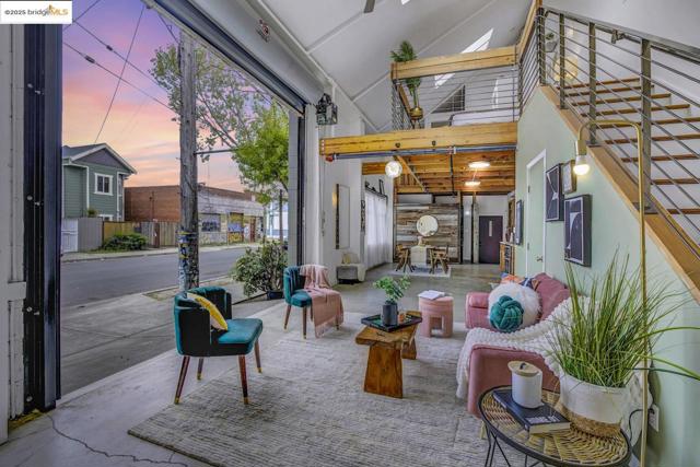 1695 15Th St, Oakland CA: https://media.crmls.org/mediaz/2cb29455-bbd2-4719-b848-a67613ccda6f.jpg
