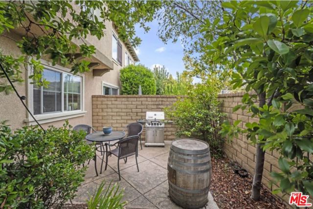 28703 Calle De La Paz Drive, Valencia CA: https://media.crmls.org/mediaz/2cb2c754-dff4-4ffa-863a-865ef40e3d68.jpg