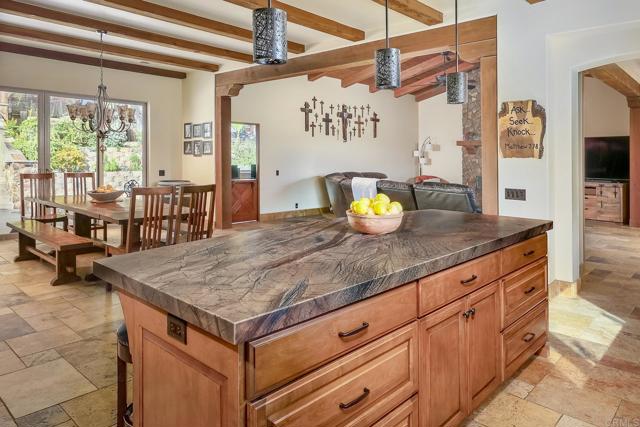 Detail Gallery Image 11 of 74 For 11782 Betsworth Rd, Valley Center,  CA 92082 - 4 Beds | 3 Baths