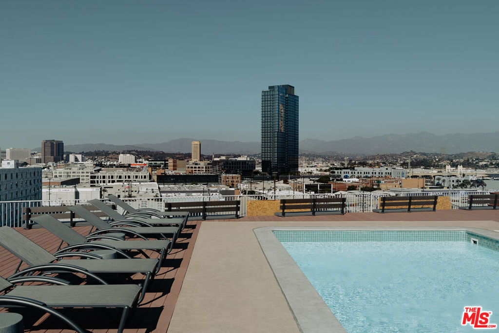 https://media.crmls.org/mediaz/2cb33410-5bef-40ae-9315-f358657b065f.jpg?preset=X-Large
