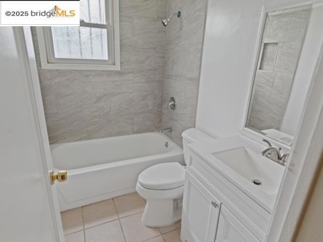 9866 Koford Rd, Oakland CA: https://media.crmls.org/mediaz/2cb335fd-186d-4cae-93fc-20e0a5346f7a.jpg