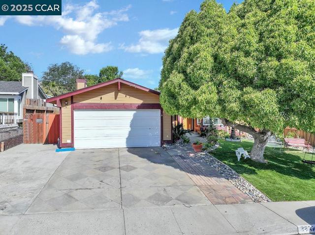 2256 CONCORD DR, Pittsburg CA: https://media.crmls.org/mediaz/2cb3456c-0ea0-41ae-9b9a-4bd3ee495b13.jpg
