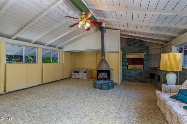 1330 Fern Oaks Drive, Santa Paula CA: https://media.crmls.org/mediaz/2cb384a8-2744-4f6e-a28c-0443ddf93832.jpg