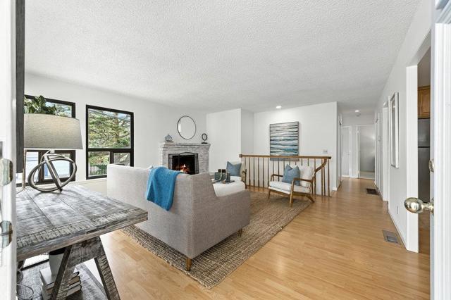 1527 Terra Nova Boulevard, Pacifica CA: https://media.crmls.org/mediaz/2cb4b5fa-d5da-4500-9112-6a1b27f106aa.jpg